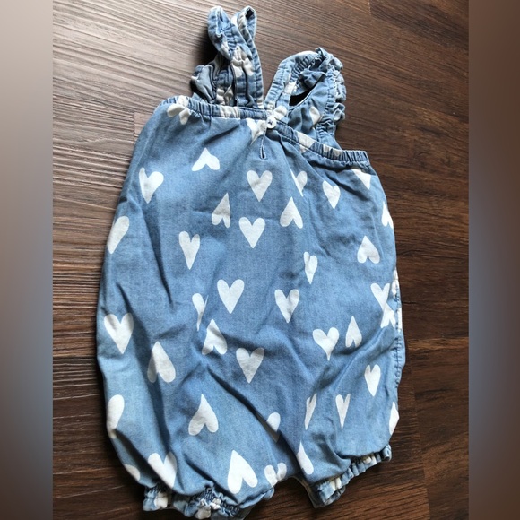 Carter's Blue Jean Jumper Romper w/ Hearts Baby Girl size 6 months | LIKE NEW - Picture 9 of 9